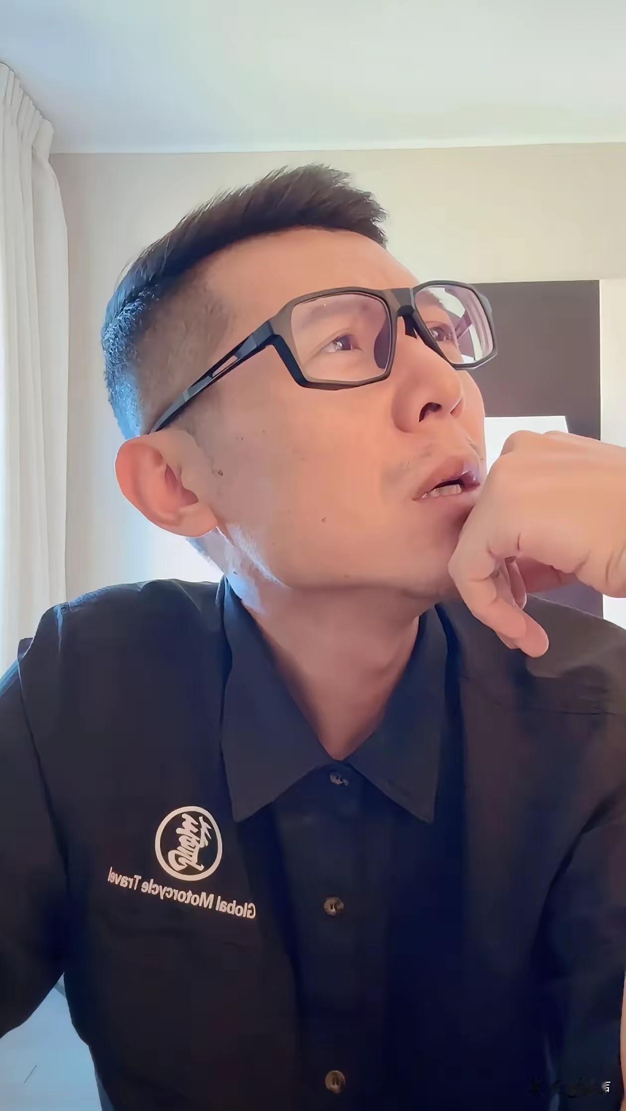 一女的连线大冰，说她偶然翻到了对象旧手机，里面竟然有他和几个好哥们聊嫖chang