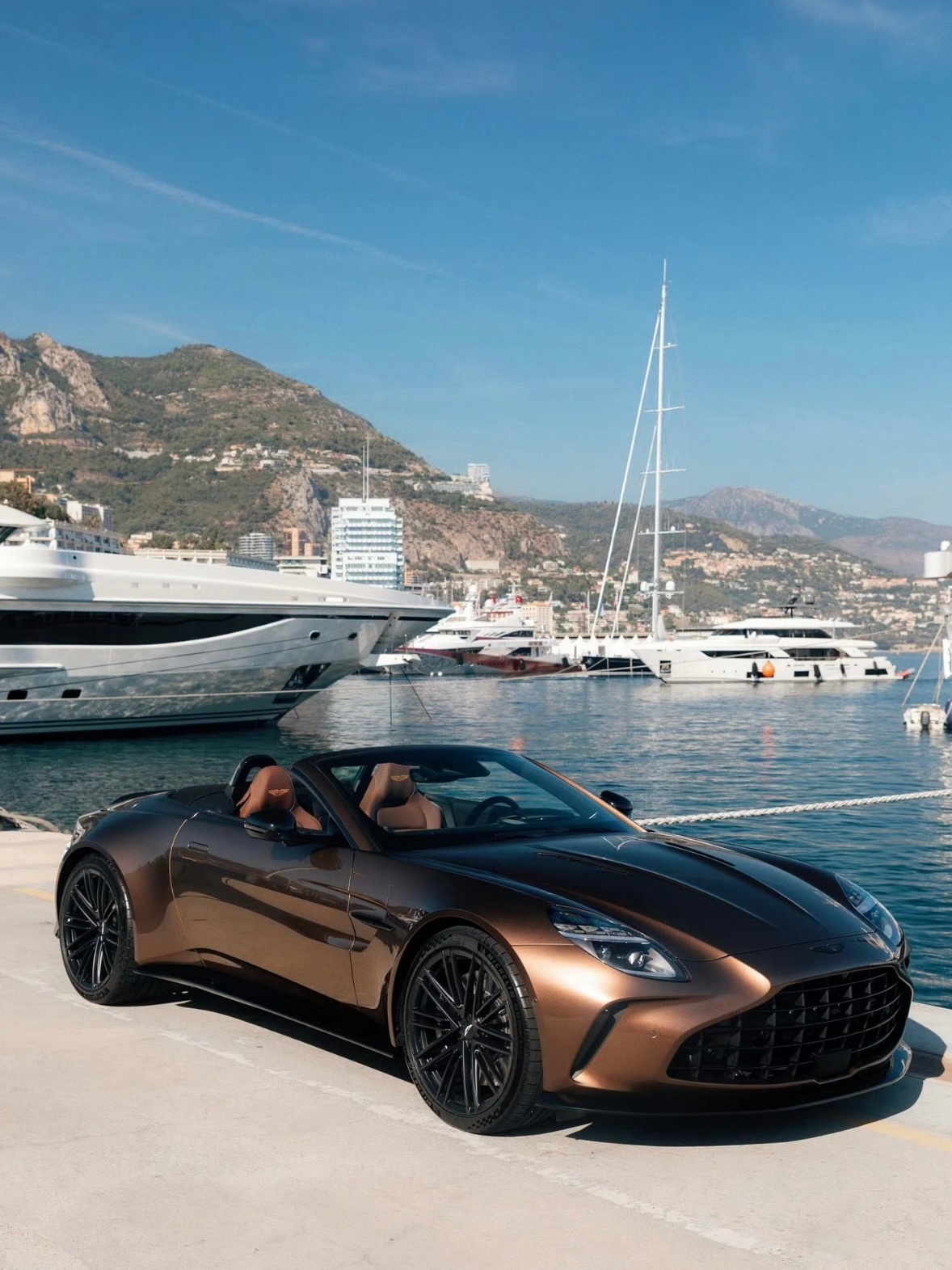 Aston Martin Vantage Roadster这巧克力金看起来就很老