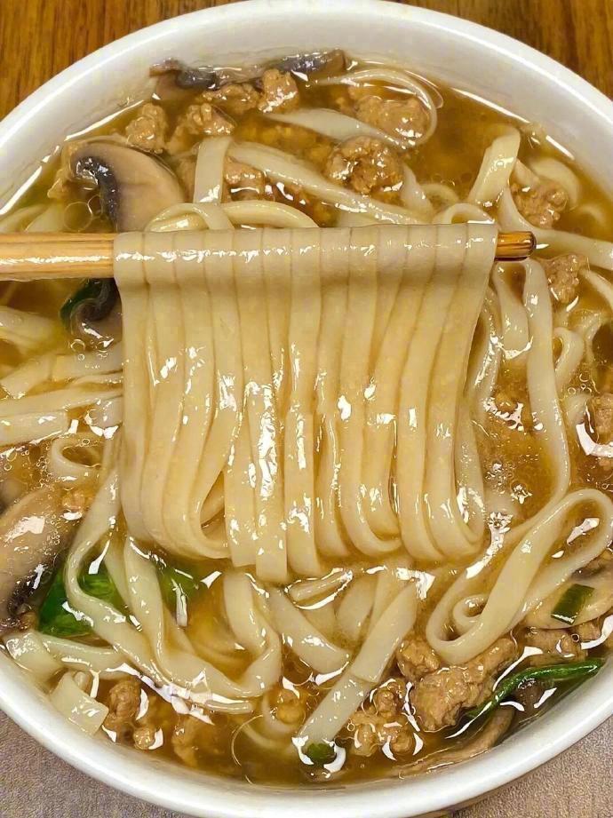 口蘑肉末汤面真的是一绝！ ​​​