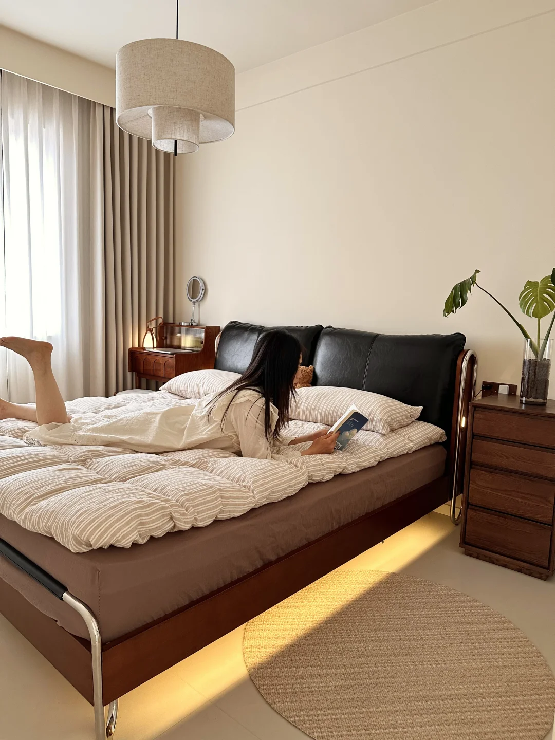 卧室治愈感✨ 从这张中古流影床开始