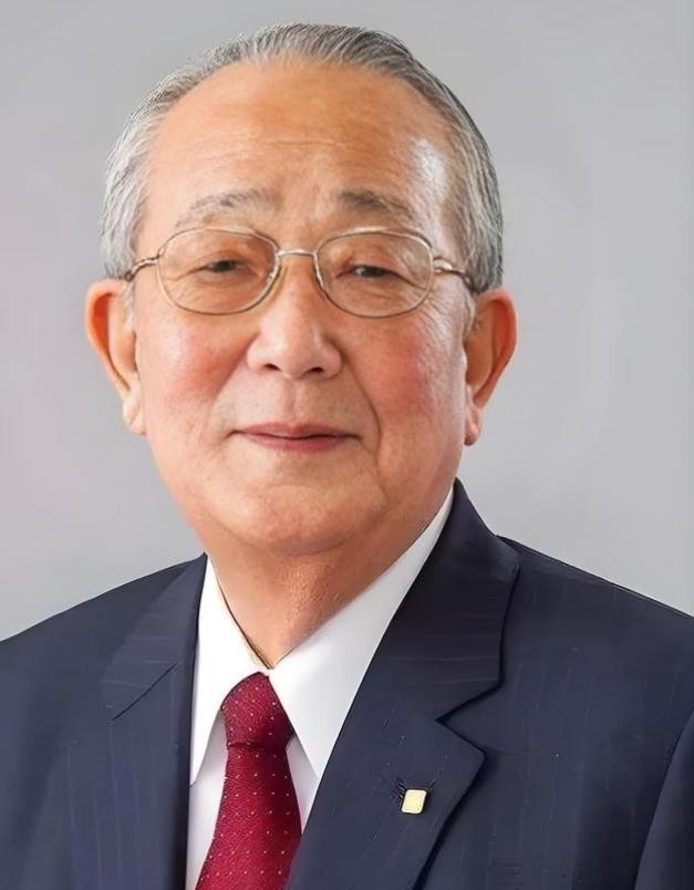 1997年，身家200亿的日本富商稻盛和夫，被查出来癌症，当他得知后，仅仅只是愣