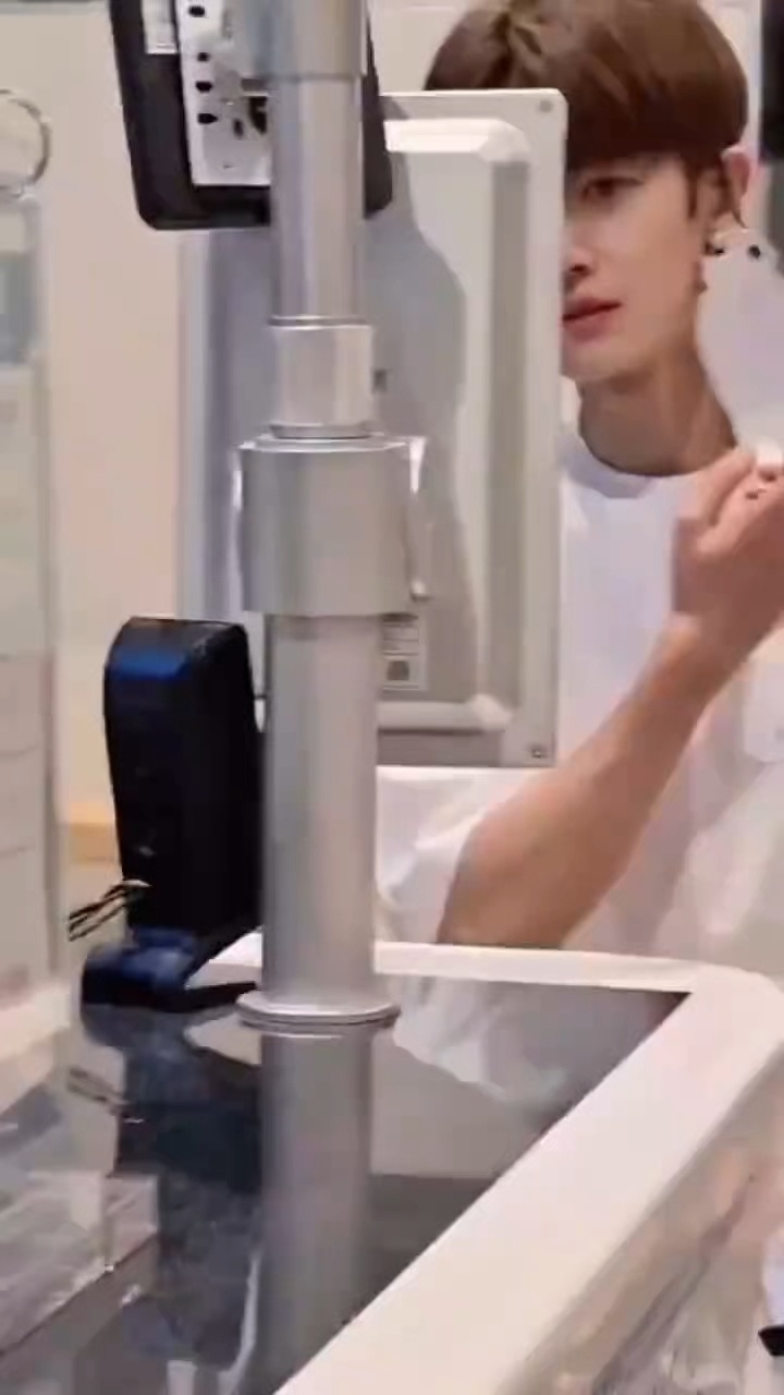 谁能抵抗任嘉伦这个摘口罩