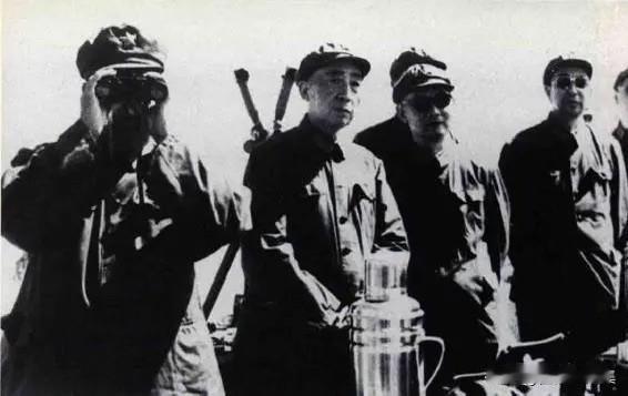 【开国功臣图片故事261】
1989年12月，总参炮兵部组织各军区炮兵机关、部队
