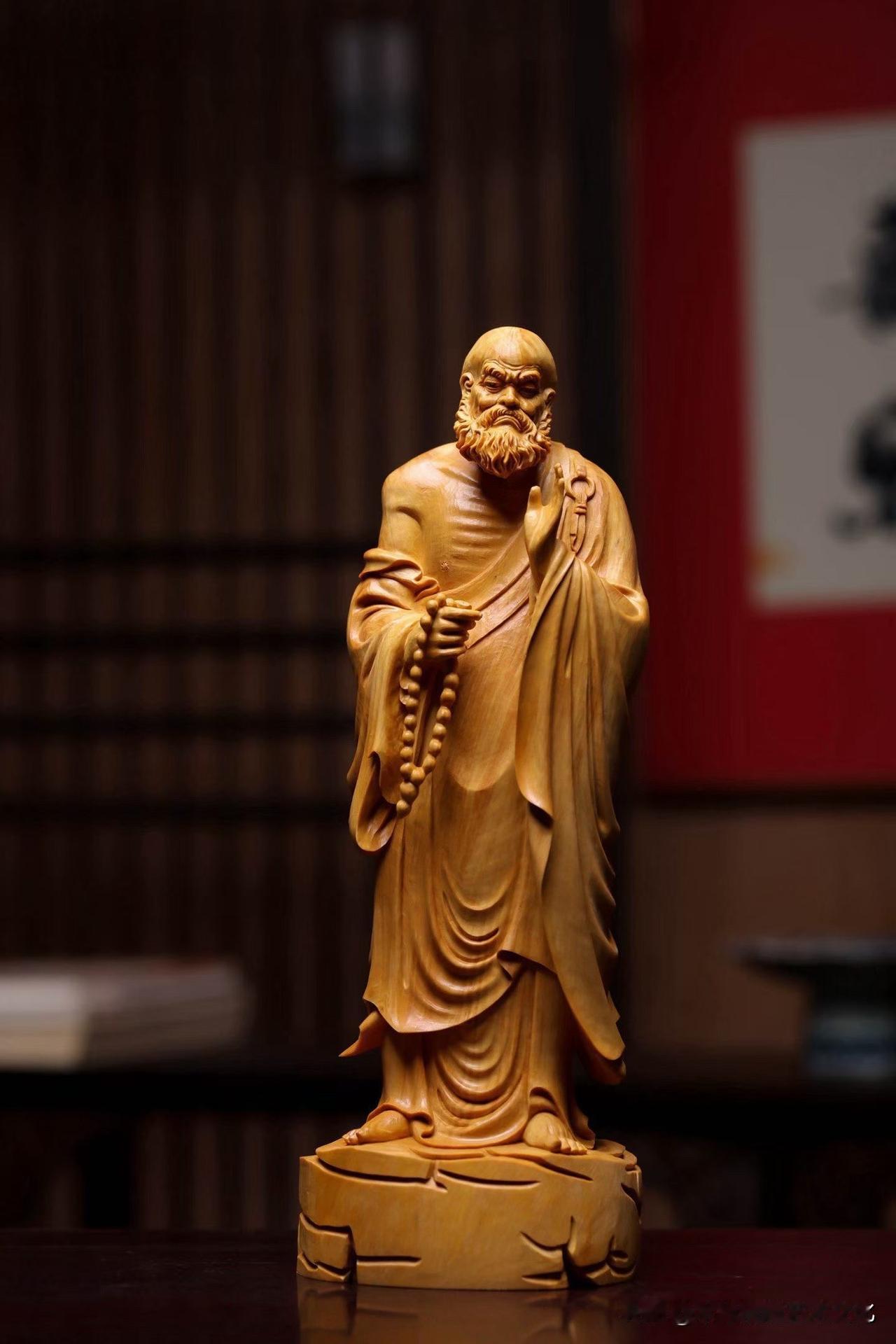 小叶黄杨木｜达摩祖师

有些造像，
不是一眼惊艳，
而是越看越沉。

达摩面容威