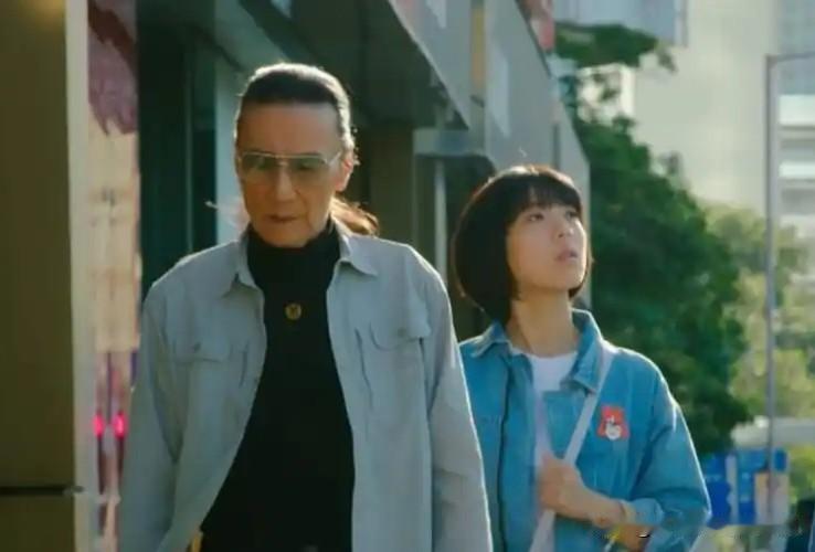 谢贤死了。因为他是谢霆锋的爸爸，昨天我特别找出了他主演的电影《杀出个黄昏》来看看