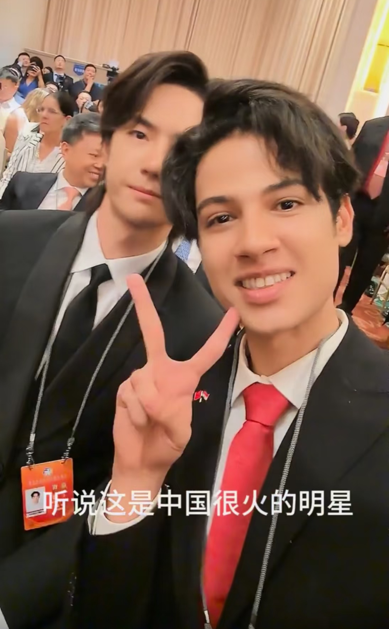 听说这是中国很火的明星是很火的明星，还是全方位的火 很全面的火 ​​​