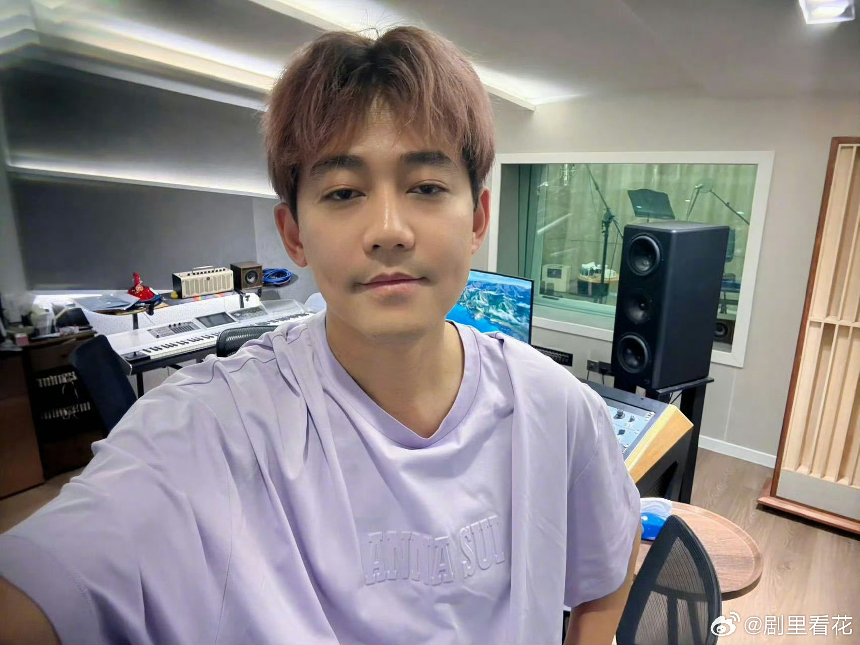 苏醒这条微博好吵 文字吵闹感拉满！苏醒消失一周揭秘工作日常，六张录音棚照刷屏，是