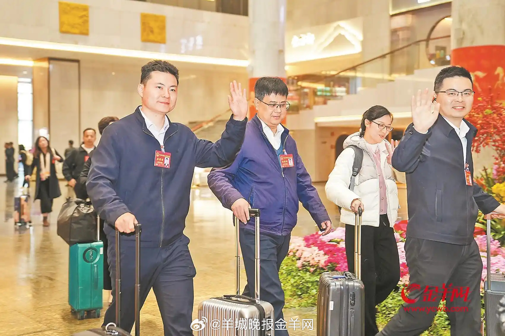 【携智而来谋新篇!代表委员陆续报到 #广东进入“两会时间”#】广东进入“两会时间