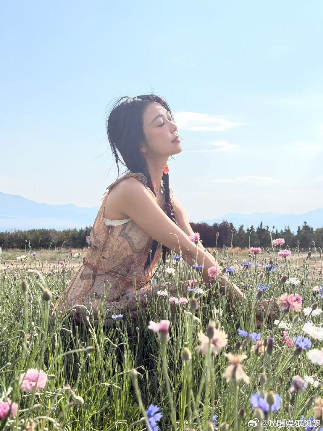 薛凯琪新歌封面是自己肚脐眼儿薛凯琪公开新专辑第一首歌 告别滤镜与美化，薛凯琪以最