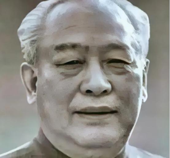 1983年，时任总政主任余秋里回乡探亲，弟弟却不愿相见。村长亲自去请也不行，余财