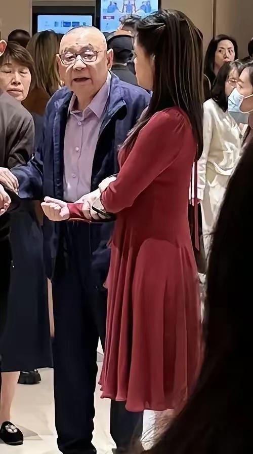 刘銮雄这波投资才叫真远见！180亿恒大股票都不算啥，女儿刘秀盈的英国皇家芭蕾舞学