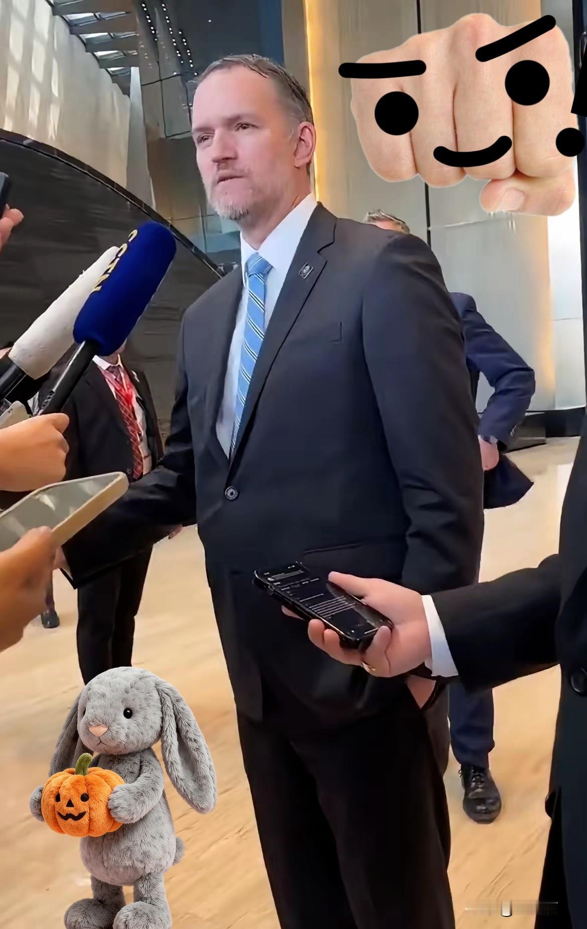 上午会谈结束！美国贸易代表格里尔向记者表示，谈判进展顺利。
​他称从昨天至今双方