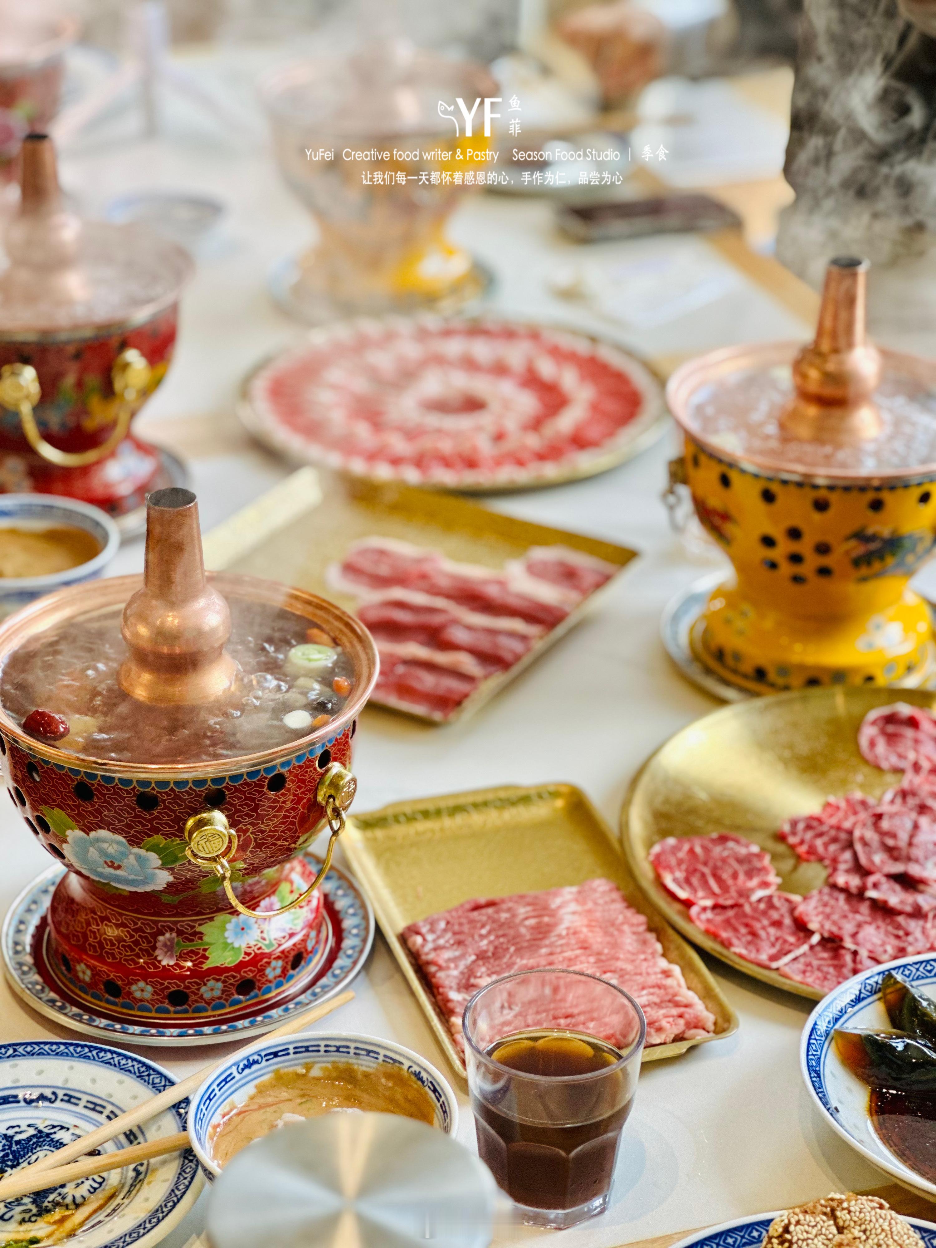 趁着台风尾韵，学霸朋友约了个午饭。都说三伏天不要贪凉，宜温补。学霸老友是学医的，