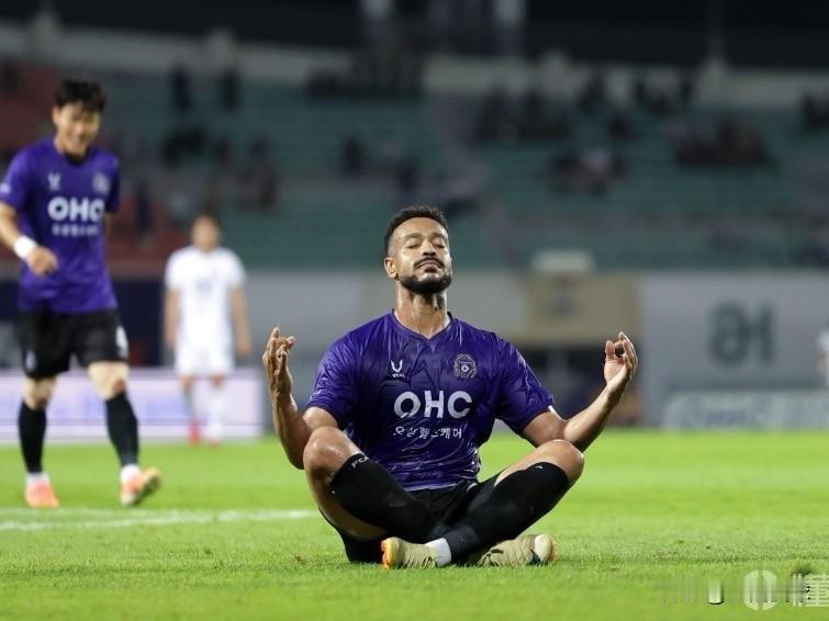 中超绯闻外援---布鲁诺-莫塔…布鲁诺-莫塔现年29岁，来自巴西，司职前锋。20