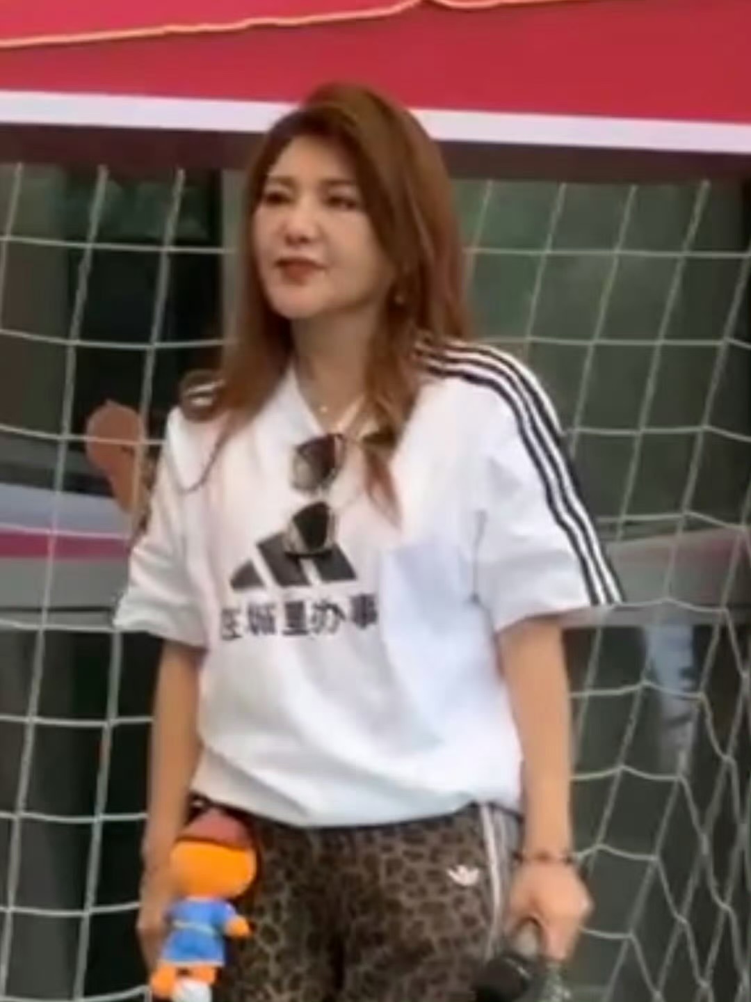 乌兰图雅在城里办事今天姐穿着什么衣服啊特别帅！果然是抽象星选手，网络梗完全引流潮