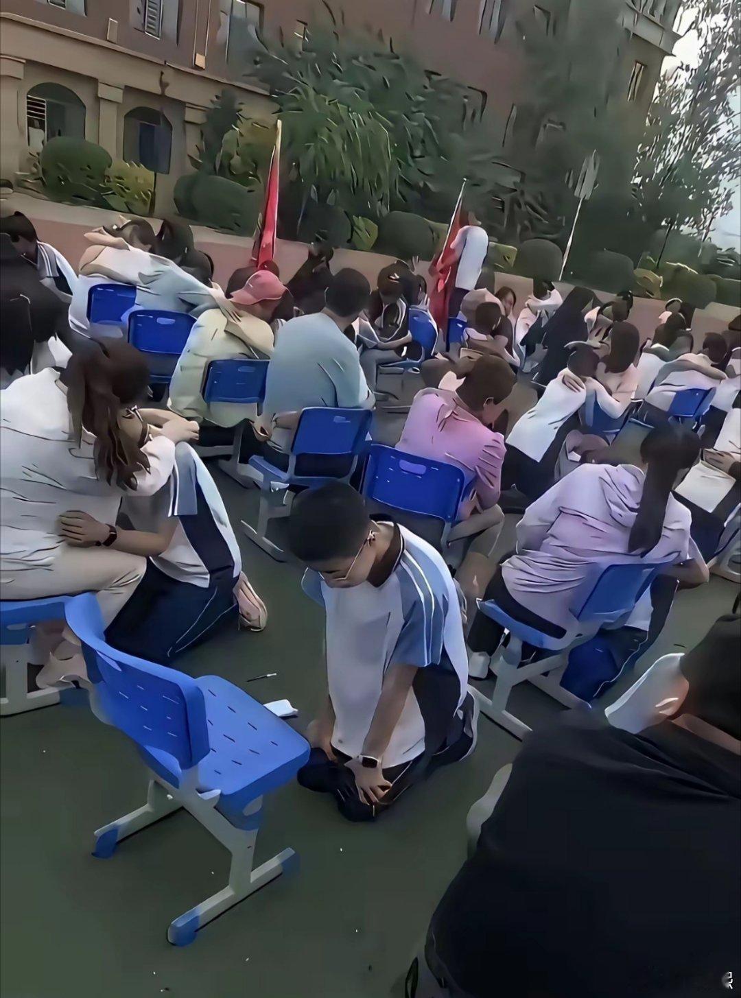 都什么年代了，还整这种愧疚式教育... 