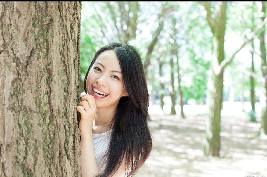那时我们都年轻，无牵无挂，住在宿舍里，无话不说，有一天他告诉我，有个女孩子喜欢他