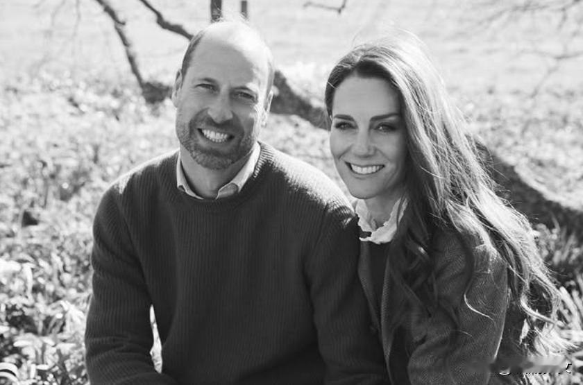 情人节，威廉凯特分享了一张新合照，并祝大家情人节快乐！
照片中的威廉凯特，自然温