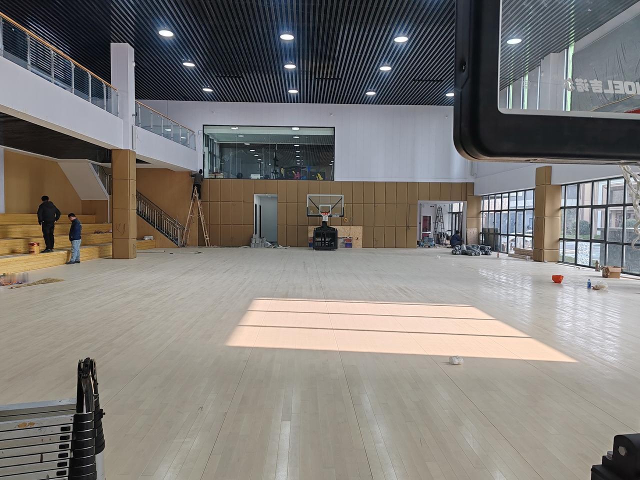 选择合适的运动木地板是一个专业性很强的决策，它直接关系到运动员的安全、运动表现以