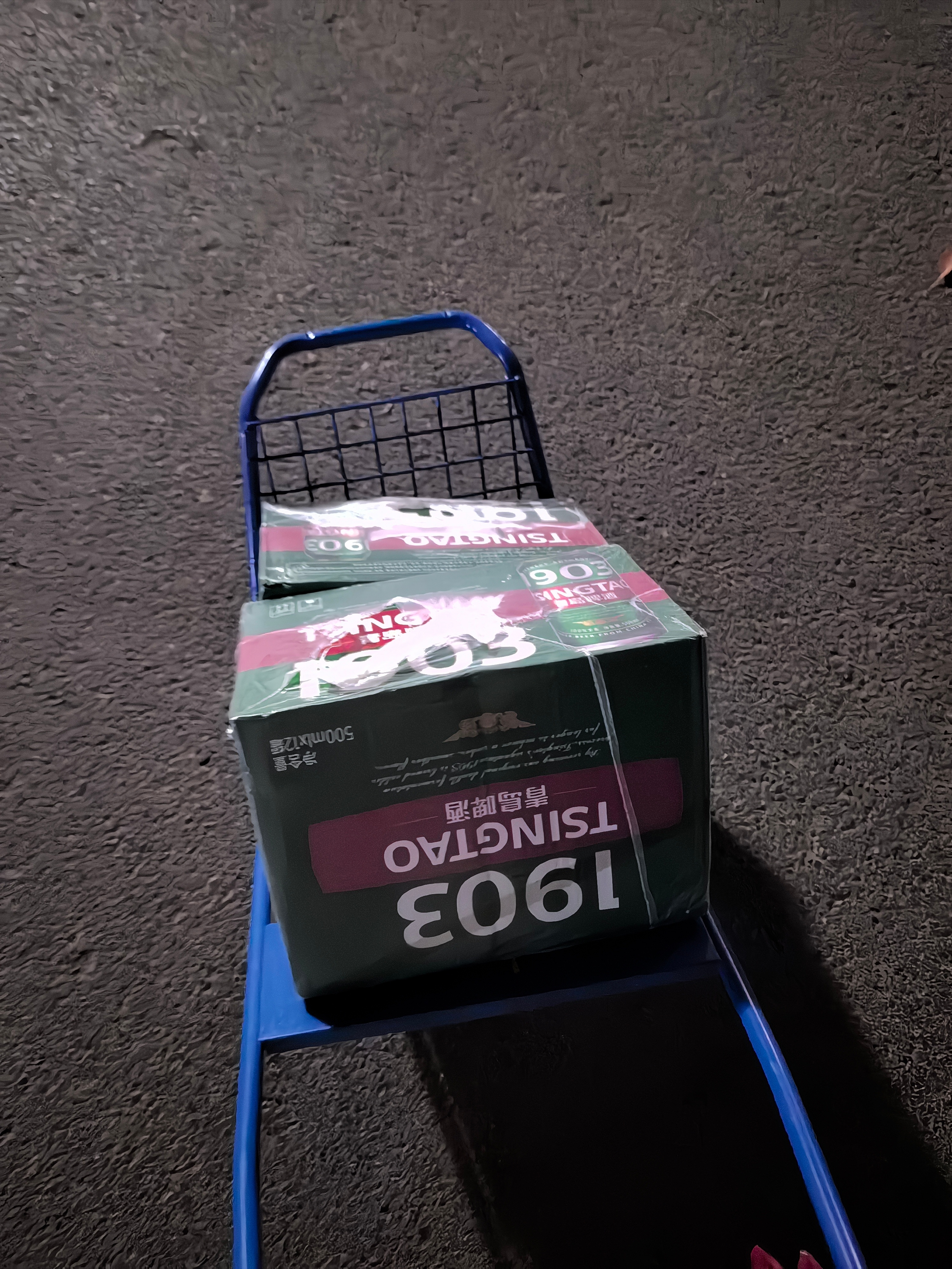 青岛啤酒到了两箱，周边看起来是单独发的。燥候ing！生活手记