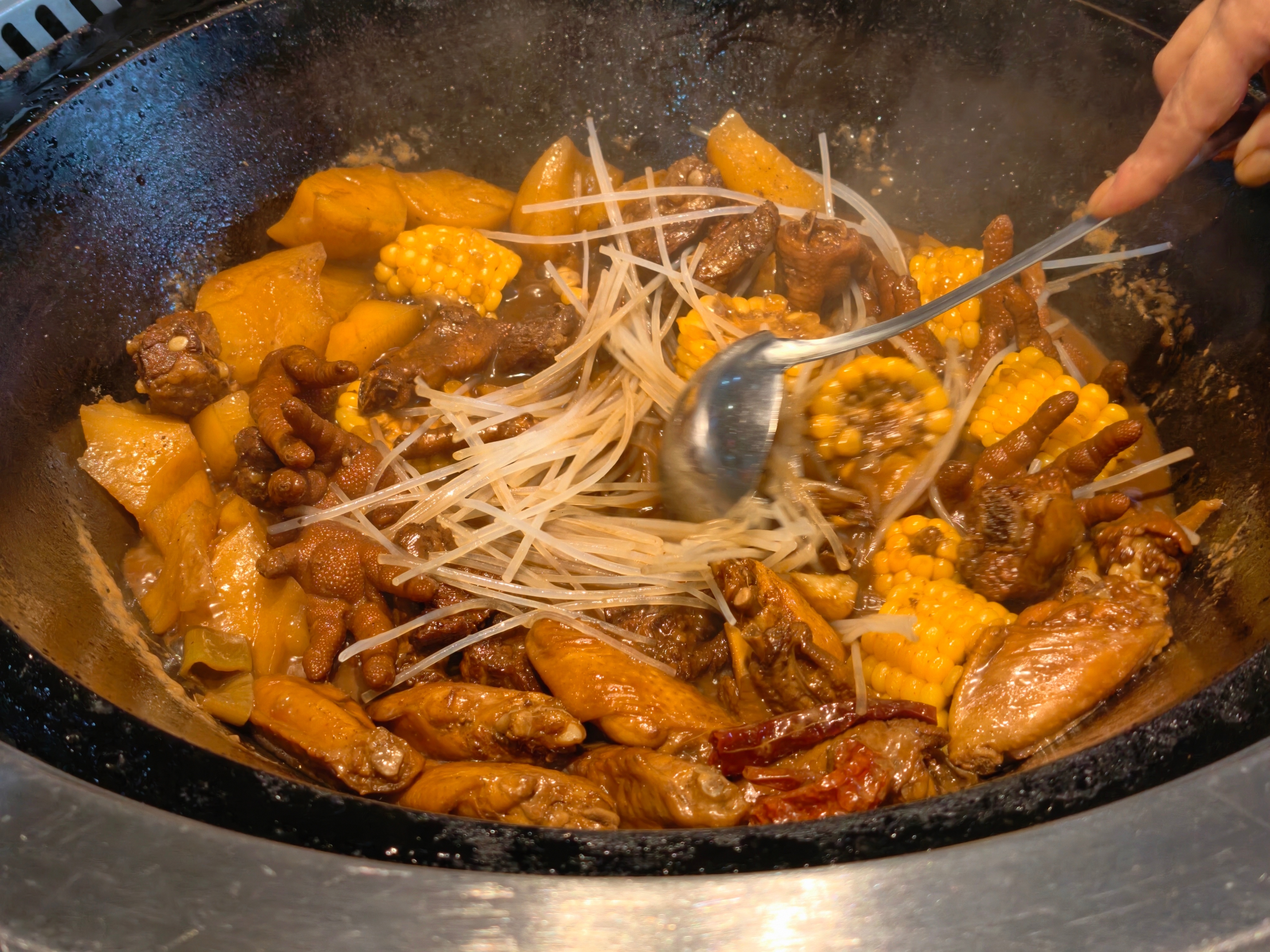 来北方怎么能不吃铁锅炖呢 