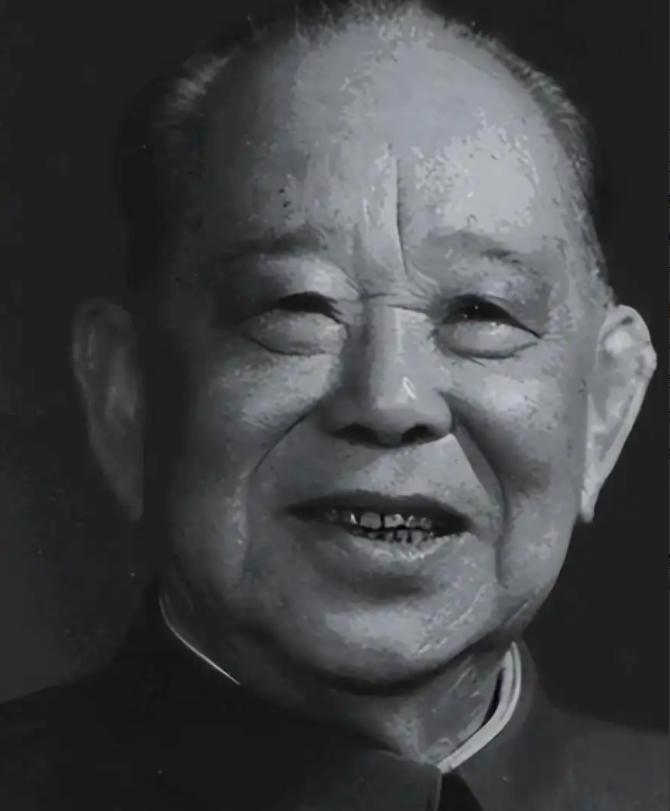 1949年，开国中将廖汉生得知牺牲10年的发妻肖艮艮还活着，千里重逢后妻子一句"