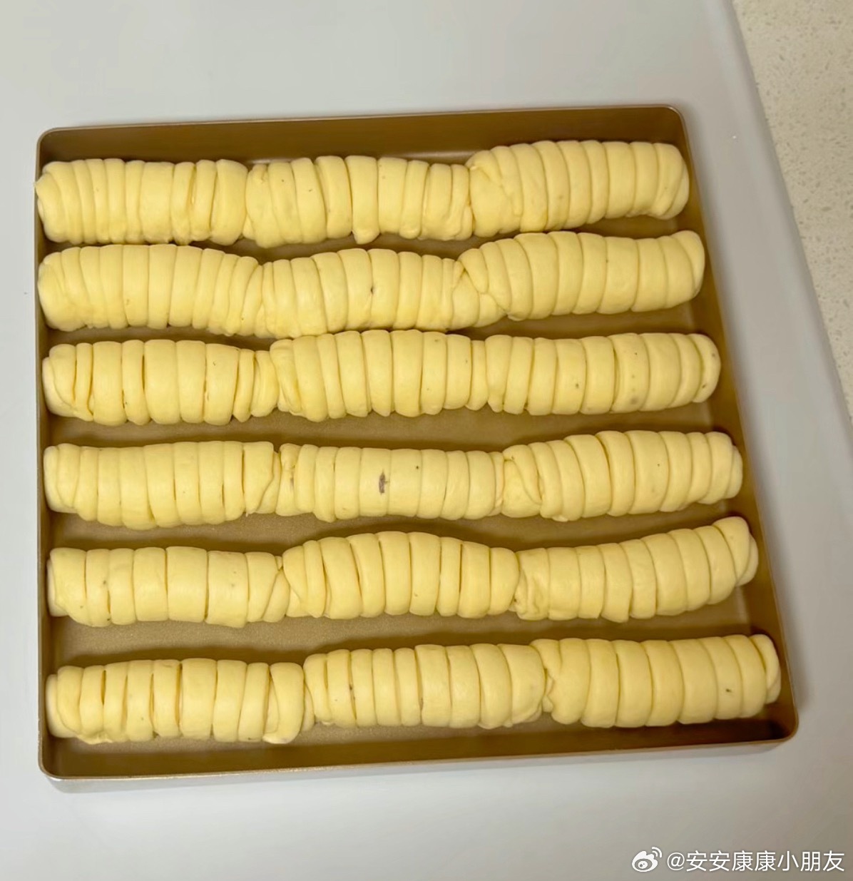 今天做酸奶排包，送去发酵喽，一个小时后见 