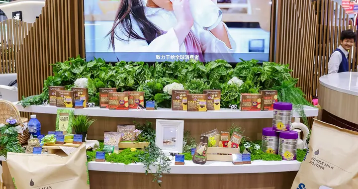 光明乳业携新莱特参展进博会，传递南北半球鲜活营养