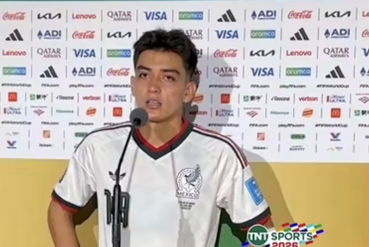 美加墨世界杯小组赛第三轮，墨西哥3-0击败捷克，三战全胜强势晋级世界杯淘汰赛。比