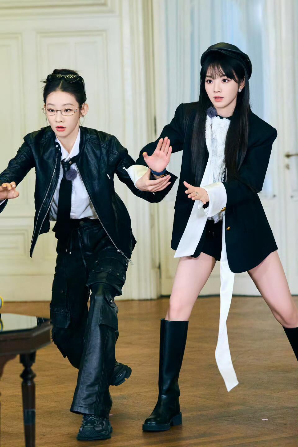 张艺凡霸总式关心田曦薇张艺凡田曦薇演我闺蜜关心我寻宝藏这一段太戳人！田曦薇勇敢探