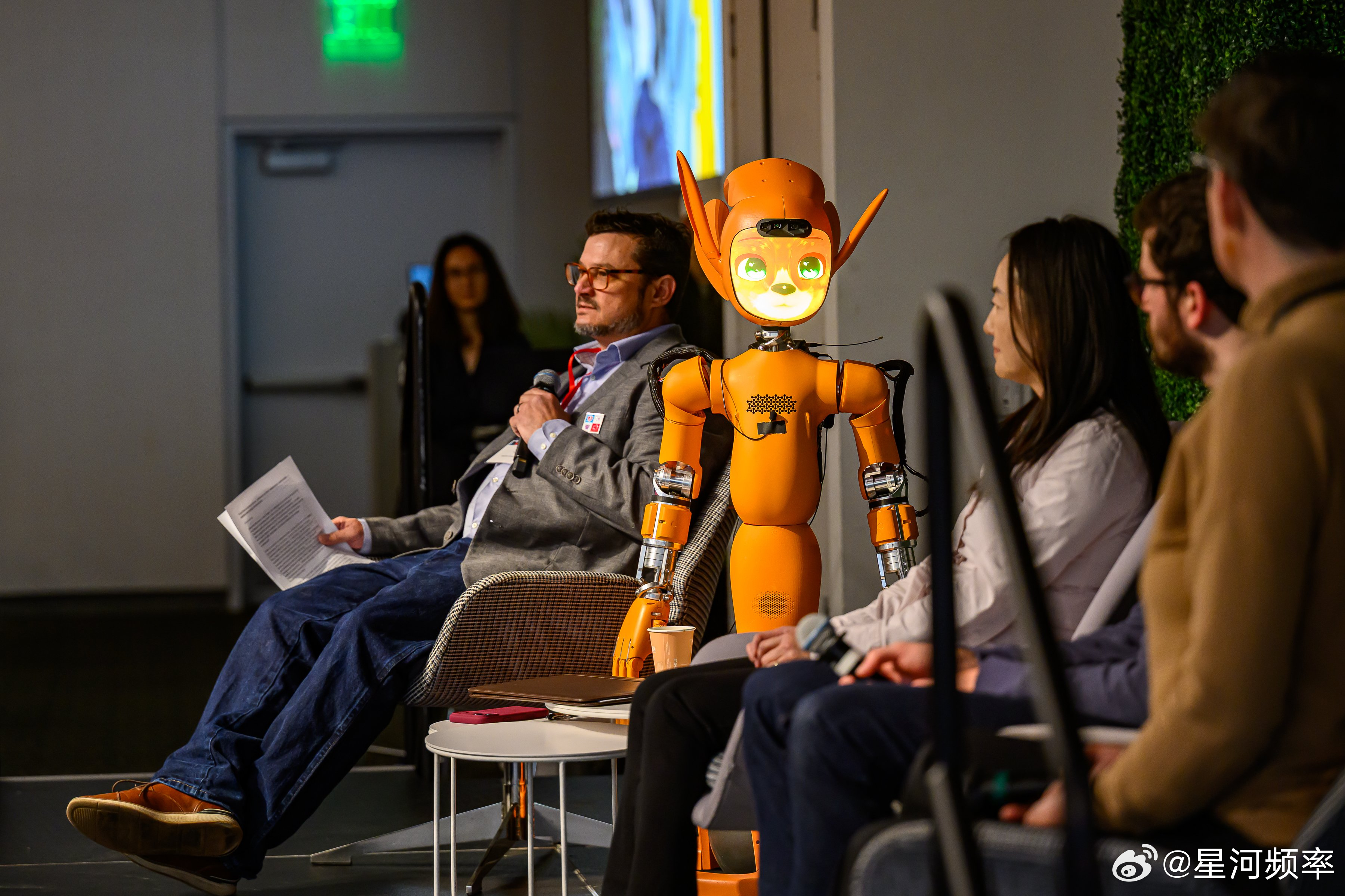 今年陪伴型机器人迎来了彻底的小井喷。总部位于巴黎的 Enchanted Tool