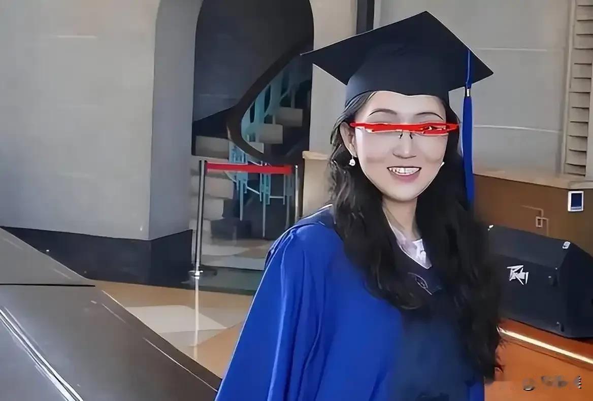 武大肖同学让一个被害妄想症缠身的学姐轻松拿捏，而拍摄肖同学长达两小时的学姐，在肖
