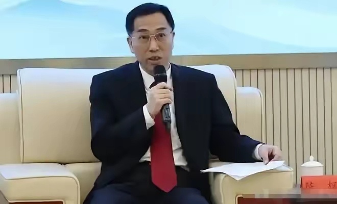 法学界陈枫再次发声建议，所有入境的外籍留学生、外籍务工人员，落地就必须统一筛查艾