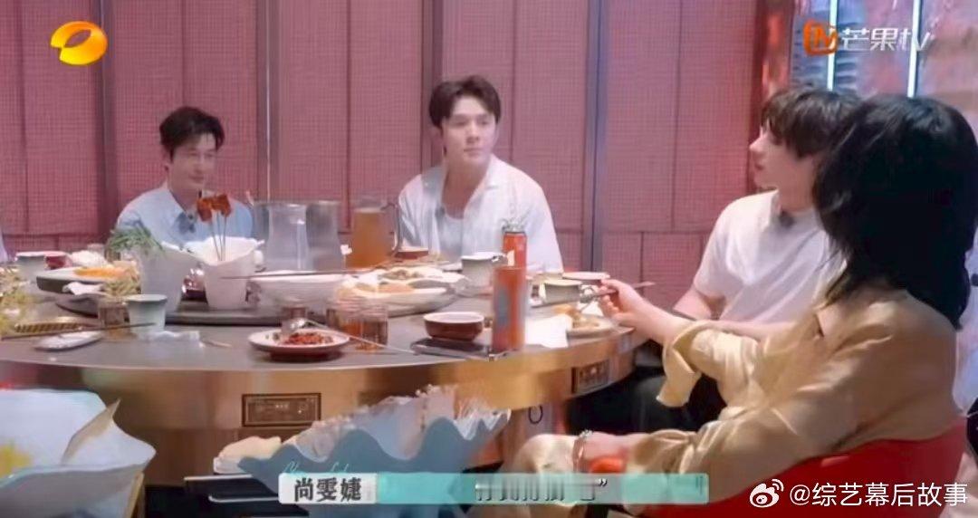 尚雯婕说李佳琦蒙眼往前跑巴黎合伙人名场面巴黎合伙人 “蒙眼往前跑”听着有点戳人，