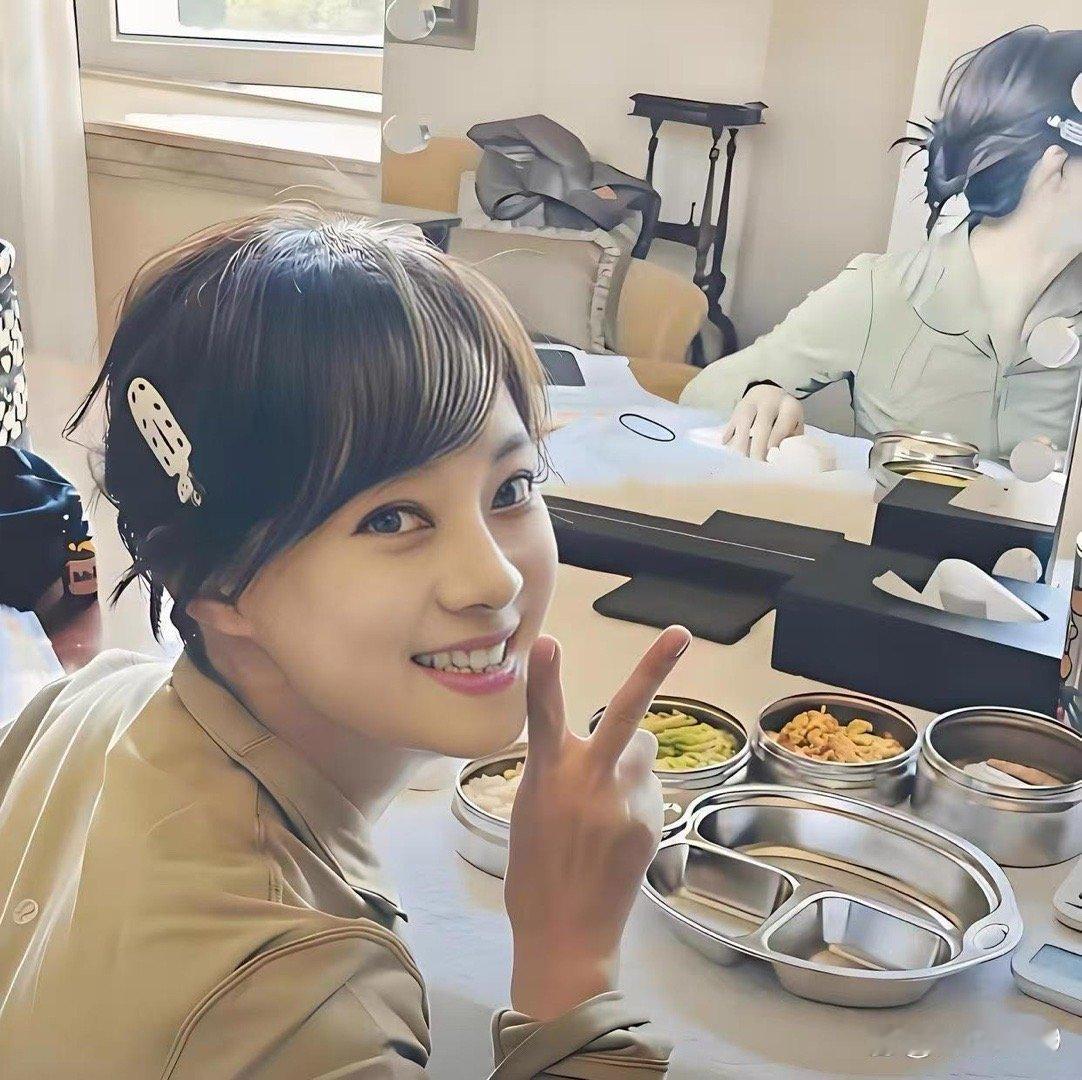 孙俪的生活照太绝了！没有精致浓妆，却自带清新气质，眉眼间满是温婉，日常状态美到犯