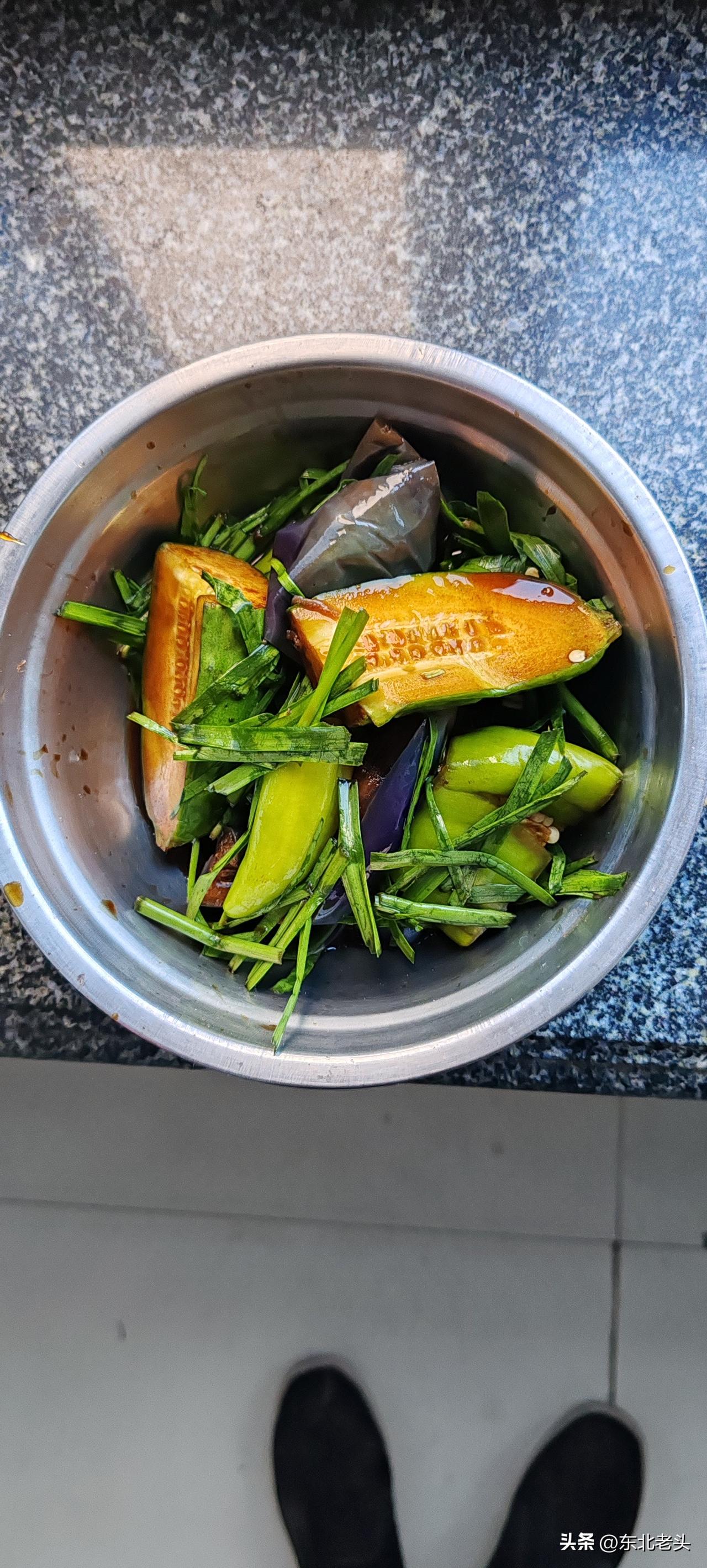 真的是老了吗？
感觉确实老了，
已经连续两三天了，
什么菜也不想吃，
一点都没有