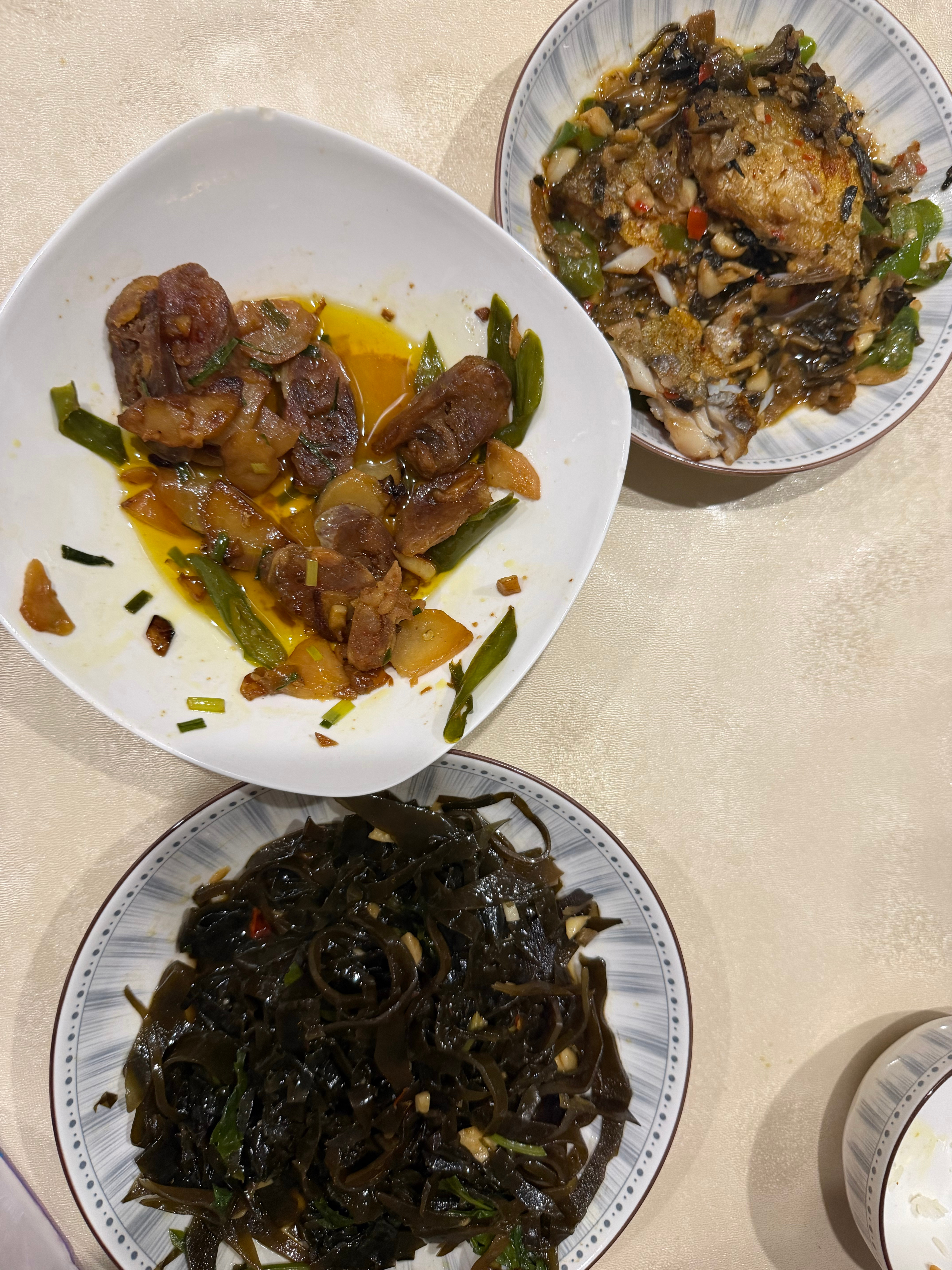 最近回家都有老妈做的饭，虽然是剩菜，吃了也香！ 武汉
