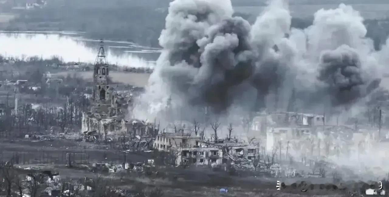 惊爆新闻。乌总司令是俄罗斯人？前有一败仗，现有乌克兰一旅级4000士兵身陷绝境，