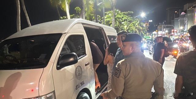 美军航母抵达前，泰国警方大力扫黄，释放什么信号？
 
据环球时报9月1日援引路透