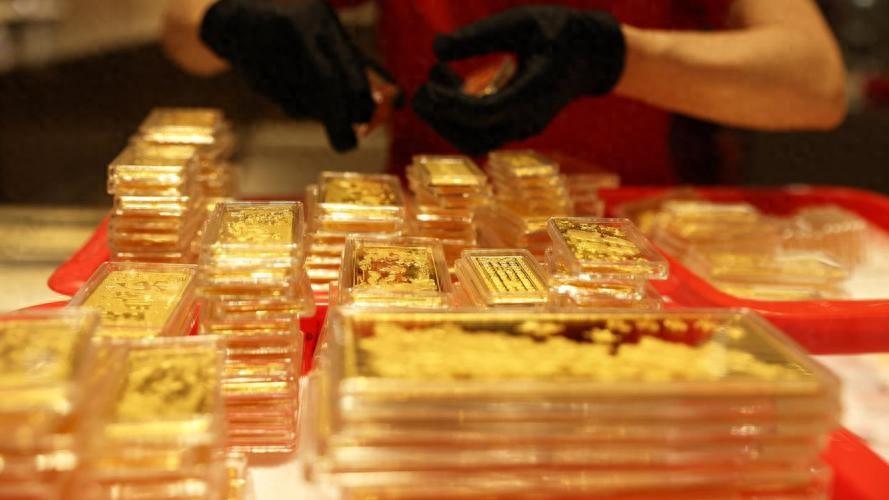 金价越来越高，但税才是压垮金店的最后一根稻草。现在不少金店关门的背后，真没那么简