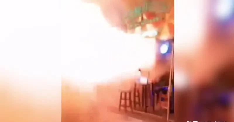 当浓烟裹着尖叫声开始吞噬一切的时候，向后奔跑是最本能却可能致命的选择，正如201