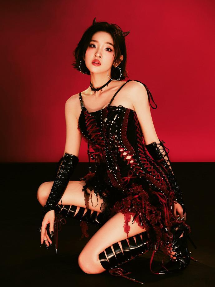 这样的祺贵人朕从未见过 谁能想到，当年骄纵任性的祺贵人，换个造型能这么帅，唐艺昕