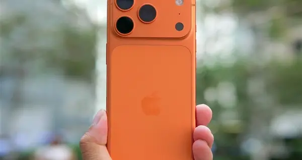 取代愛馬仕橙！蘋果iPhone 18 Pro新增深紅色：友商也在打樣了