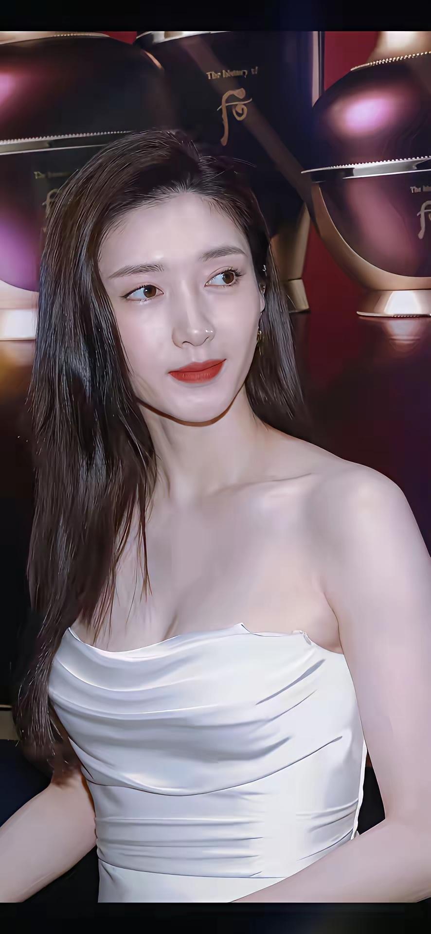 你是喜欢风情万种，还是温柔体贴