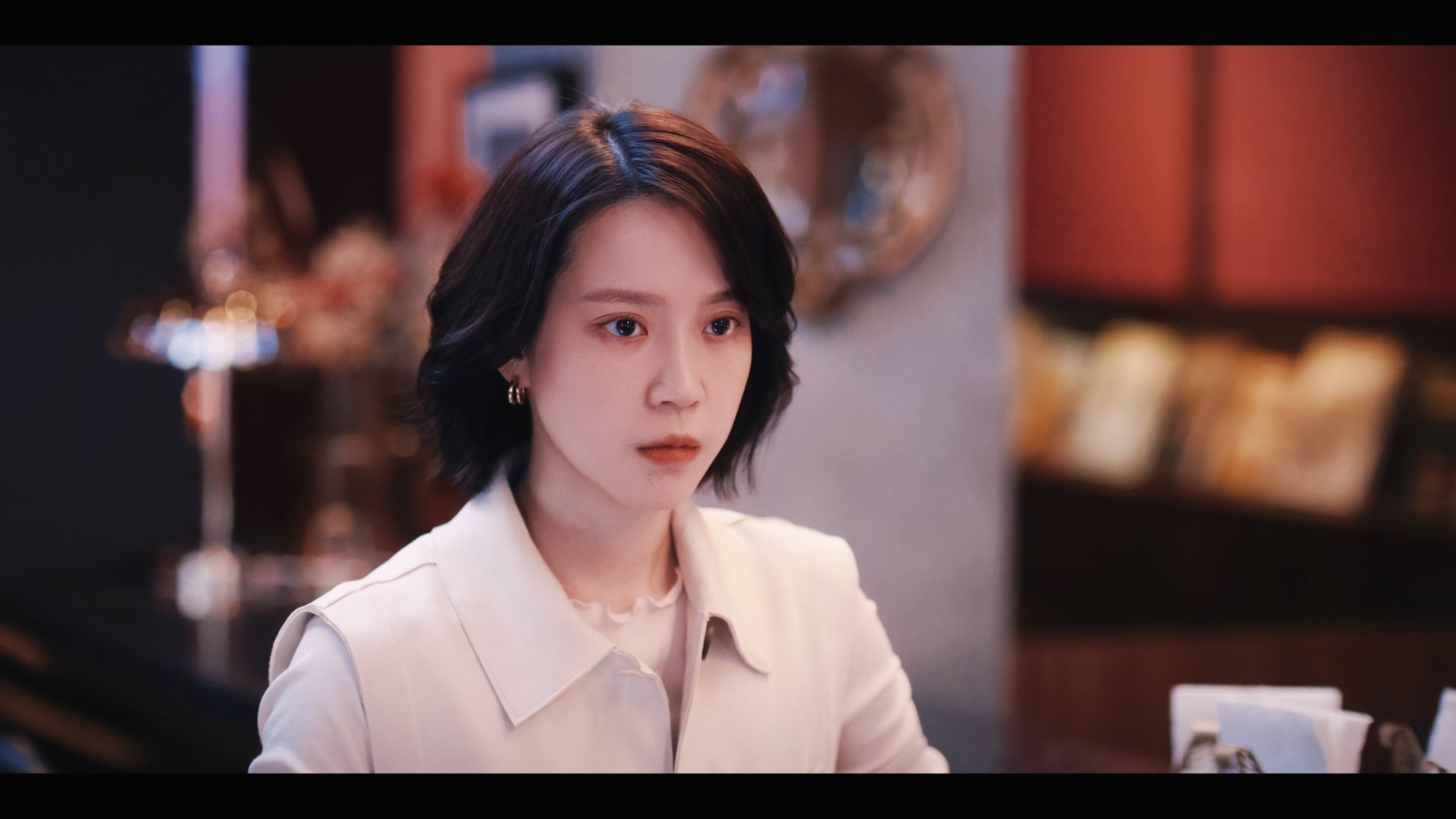 我以为到最后终于女二和女主幸福快乐生活在一起了结果两季完整看下来都没有跟女主表白