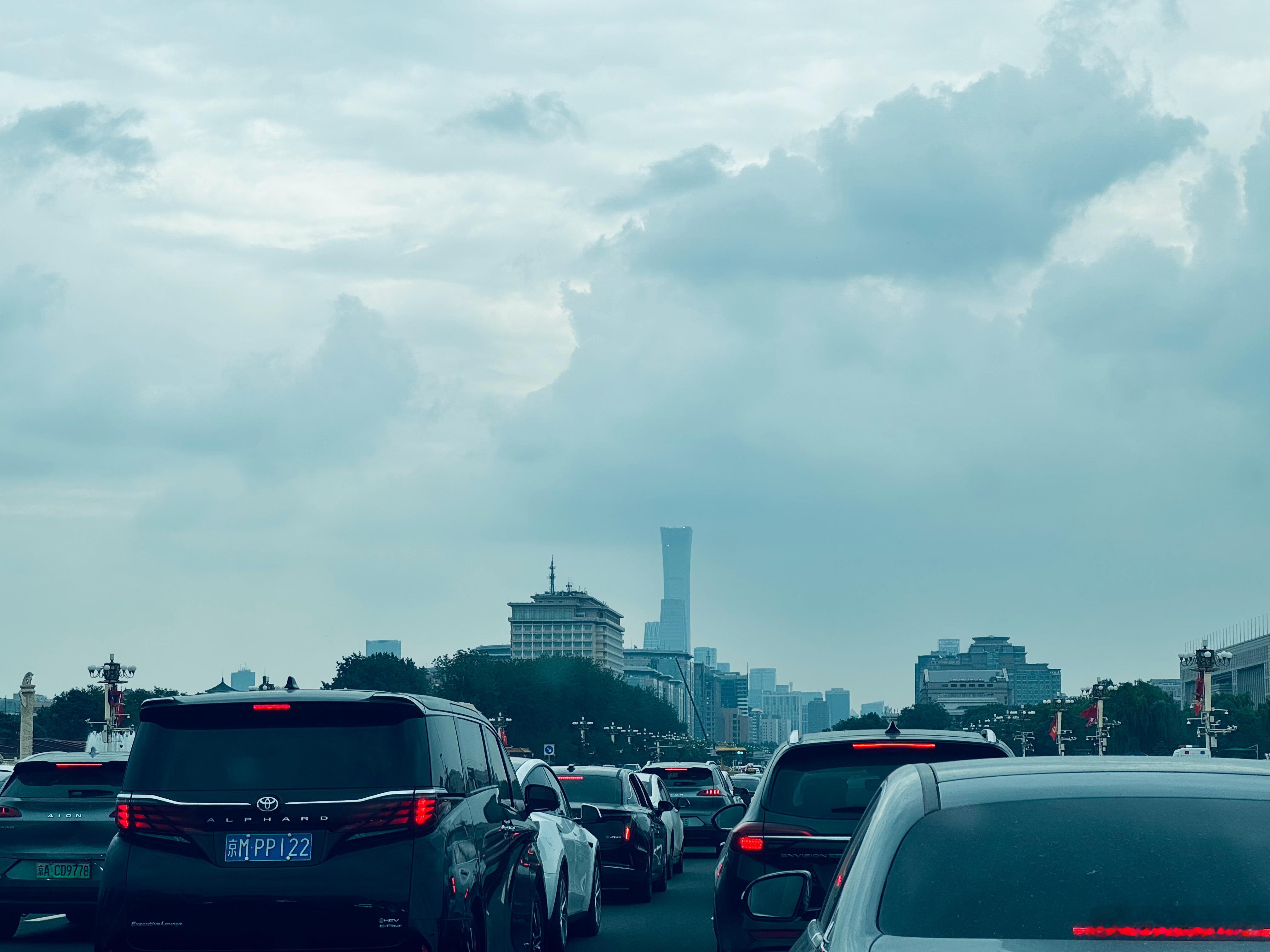 凉爽的早高峰不堵车，赶个直播。 北京·北京广播电视台(建国门办公区)