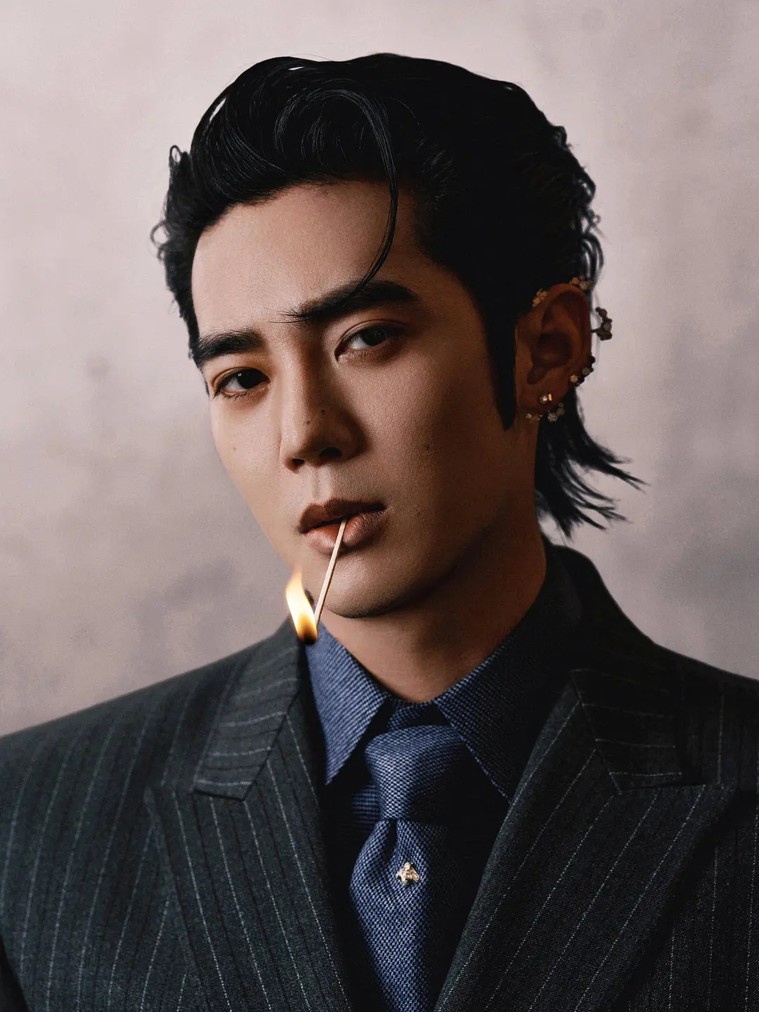 于适VOGUE×GQ香港盛典出发图，很凌厉 有张力 