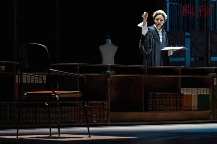 辛芷蕾不愧是演话剧的台词功底 超绝！路透中她台词清晰，情绪真挚，将角色担忧与焦急