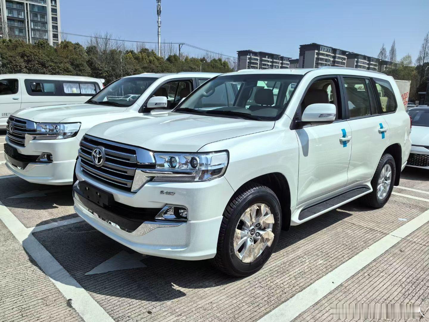 酷路泽V8，5700，驰骋荒野，无畏挑战！全新2024年03月上牌，仅35公里，