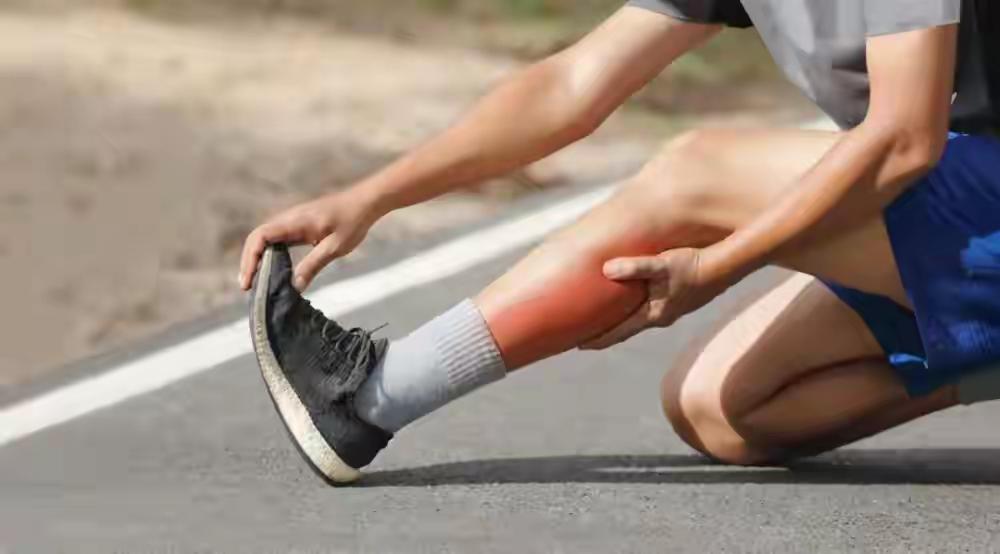 走路越多血栓越少？医生提醒：小腿老发酸，这3个动作尤其要
小心
🚶‍♂️ 走路